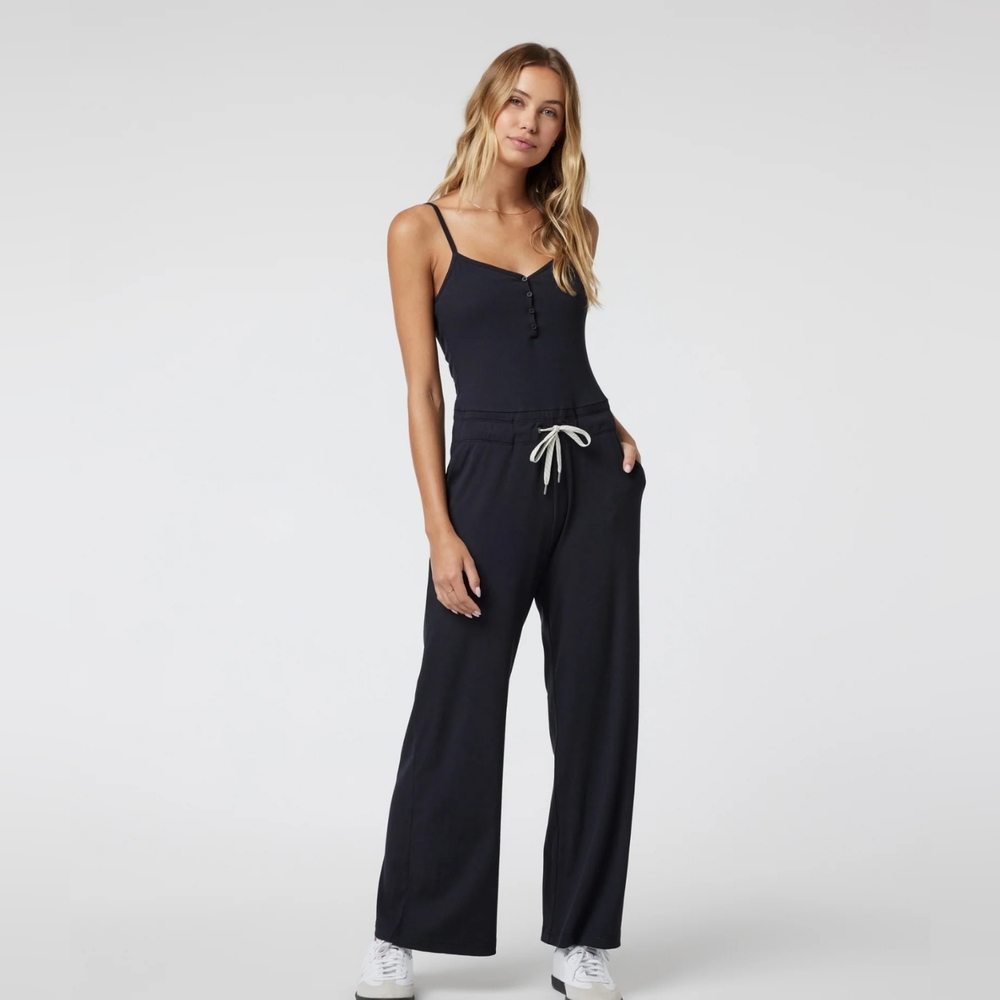NWT Women's Vuori Pose Henley Jumpsuit in Black. Size XS - Picture 2 of 16